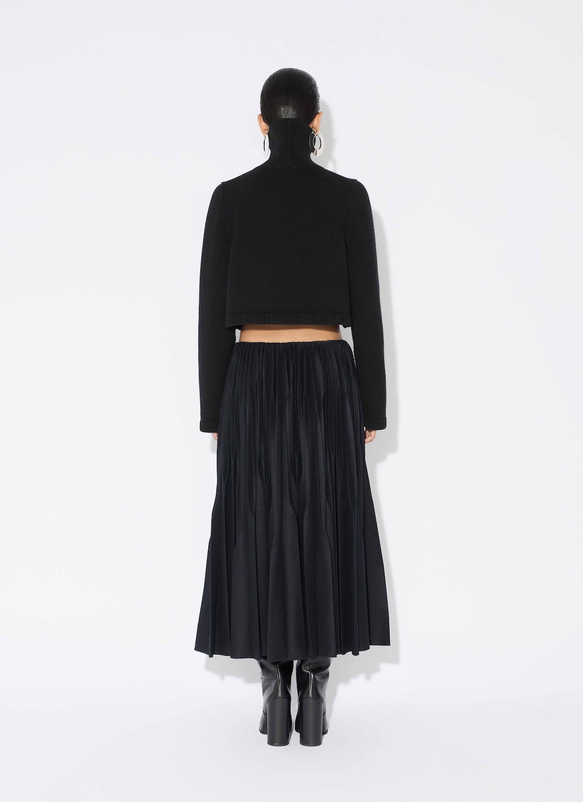 CASHMERE KNIT CROPPED JUMPER ALAÏA BLACK CASHMERE KNIT CROPPED JUMPER